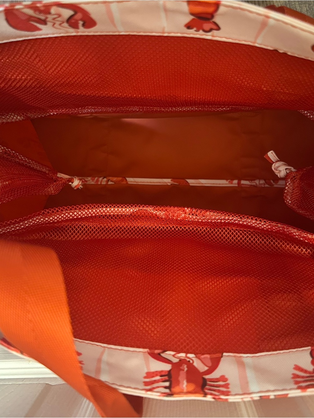 Vera Bradley Red Coral and White large Lobster “Clause”Print Tote - Picture 7 of 8